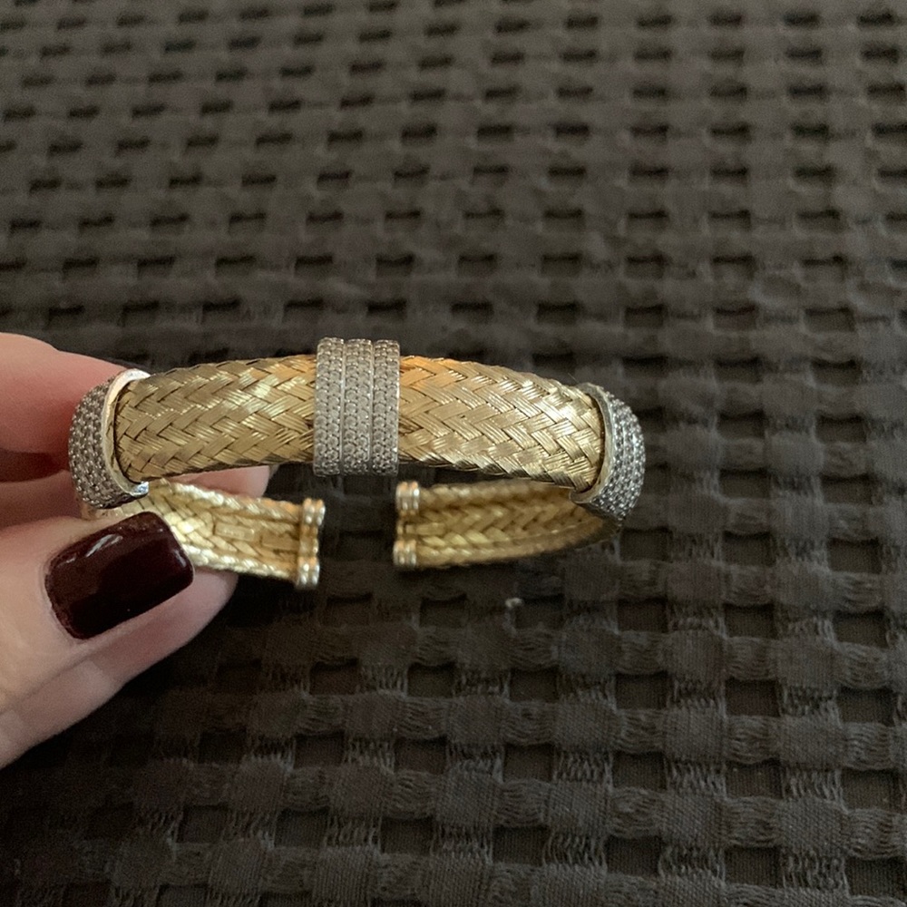 Bangle bracelet